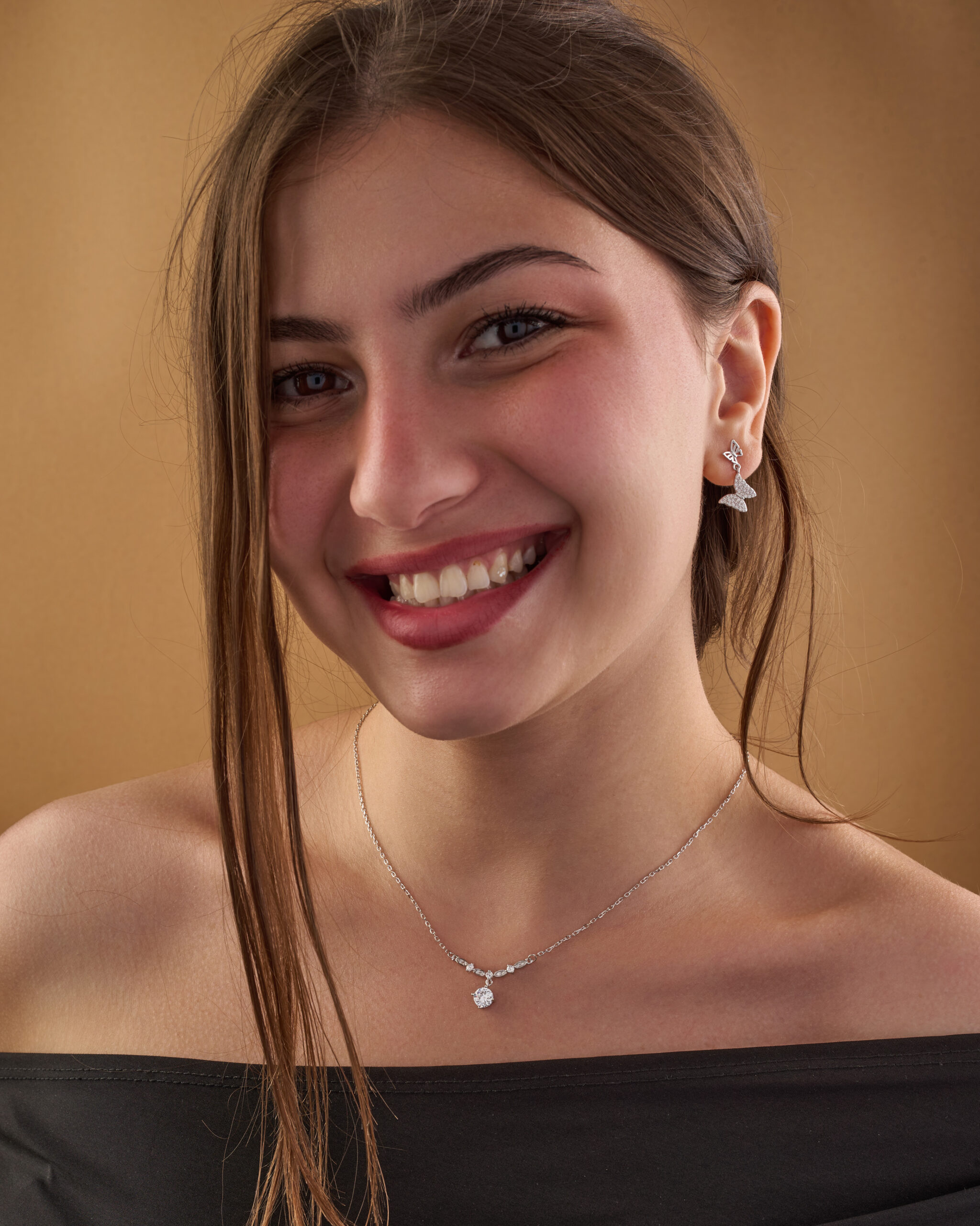 Simple silver pendant in the shape of a circle, inlaid with white zircon stones. - Image 2