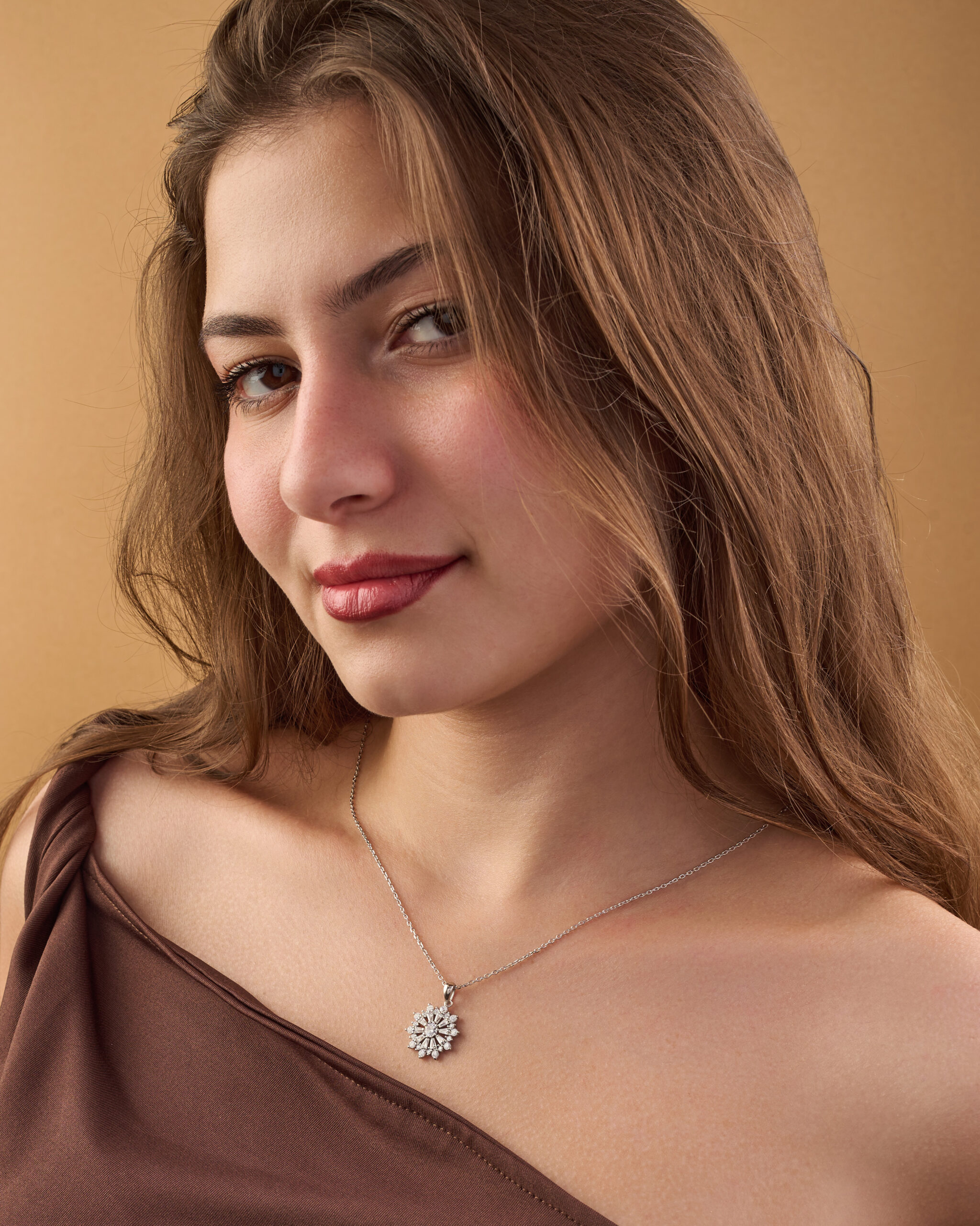 Silver pendant in the shape of a circle, inlaid with white zircon stones. - Image 3