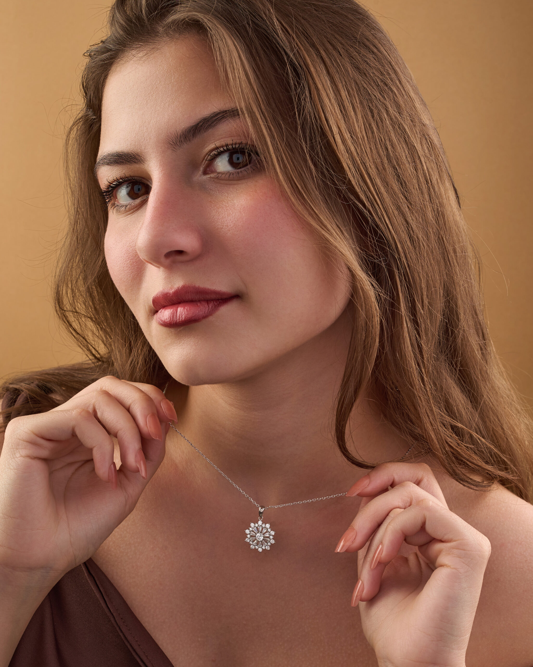 Silver pendant in the shape of a circle, inlaid with white zircon stones. - Image 2