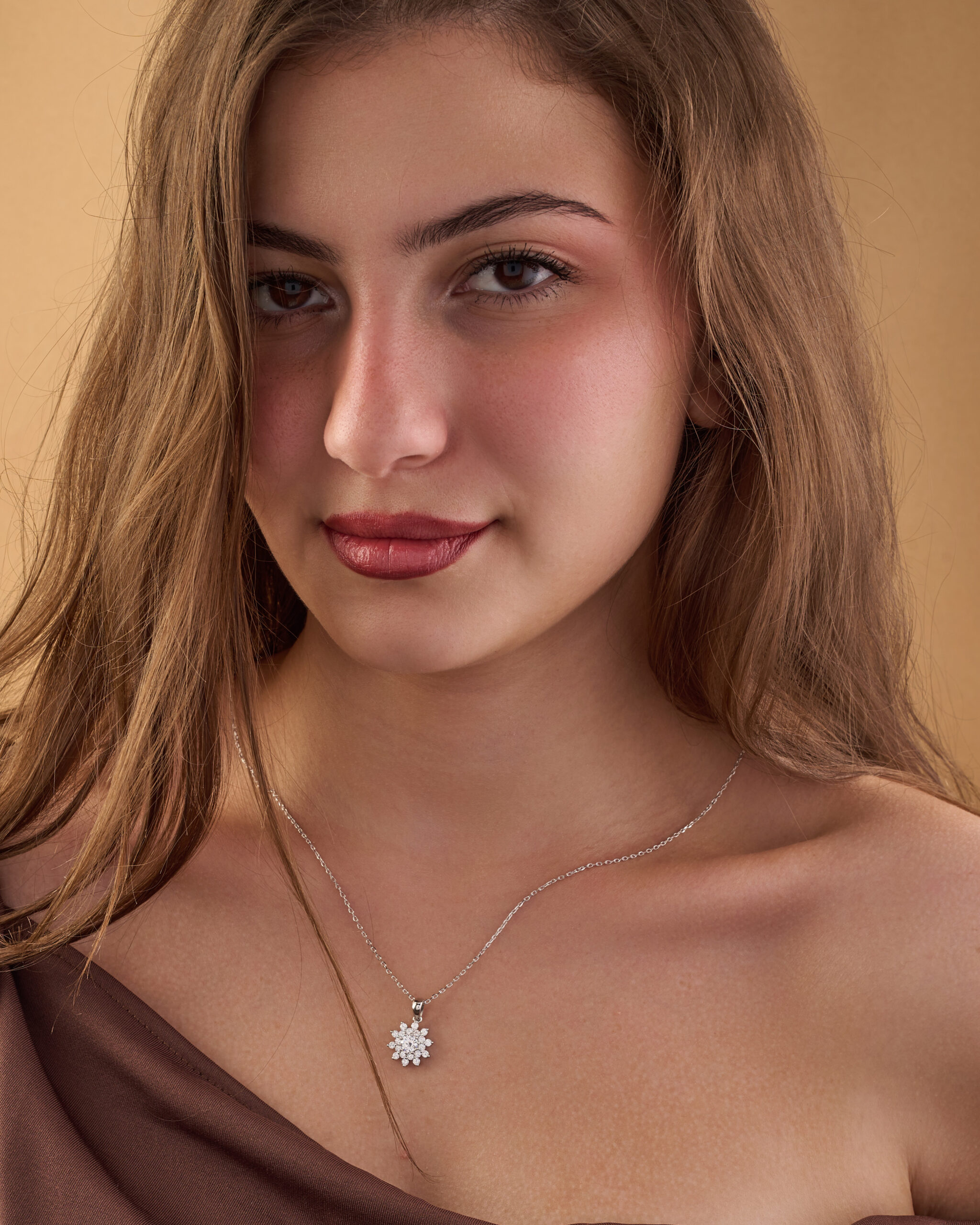 Simple silver rose pendant inlaid with white zircon stones - Image 2