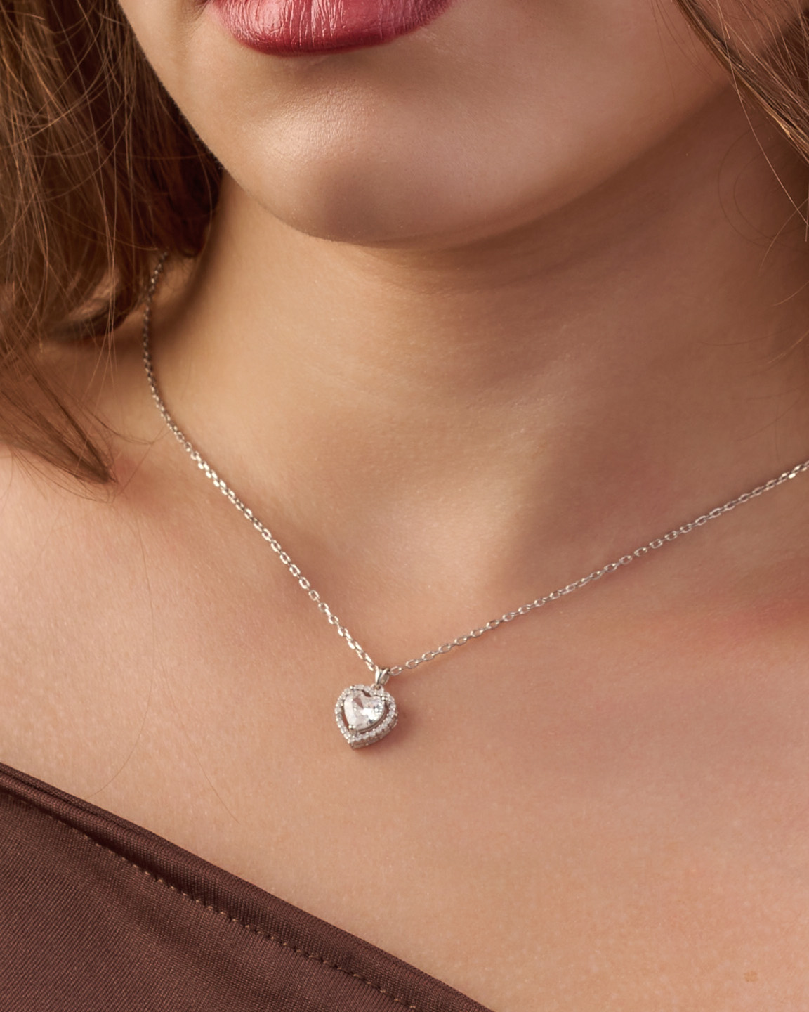 Simple silver heart-shaped pendant inlaid with white zircon stones